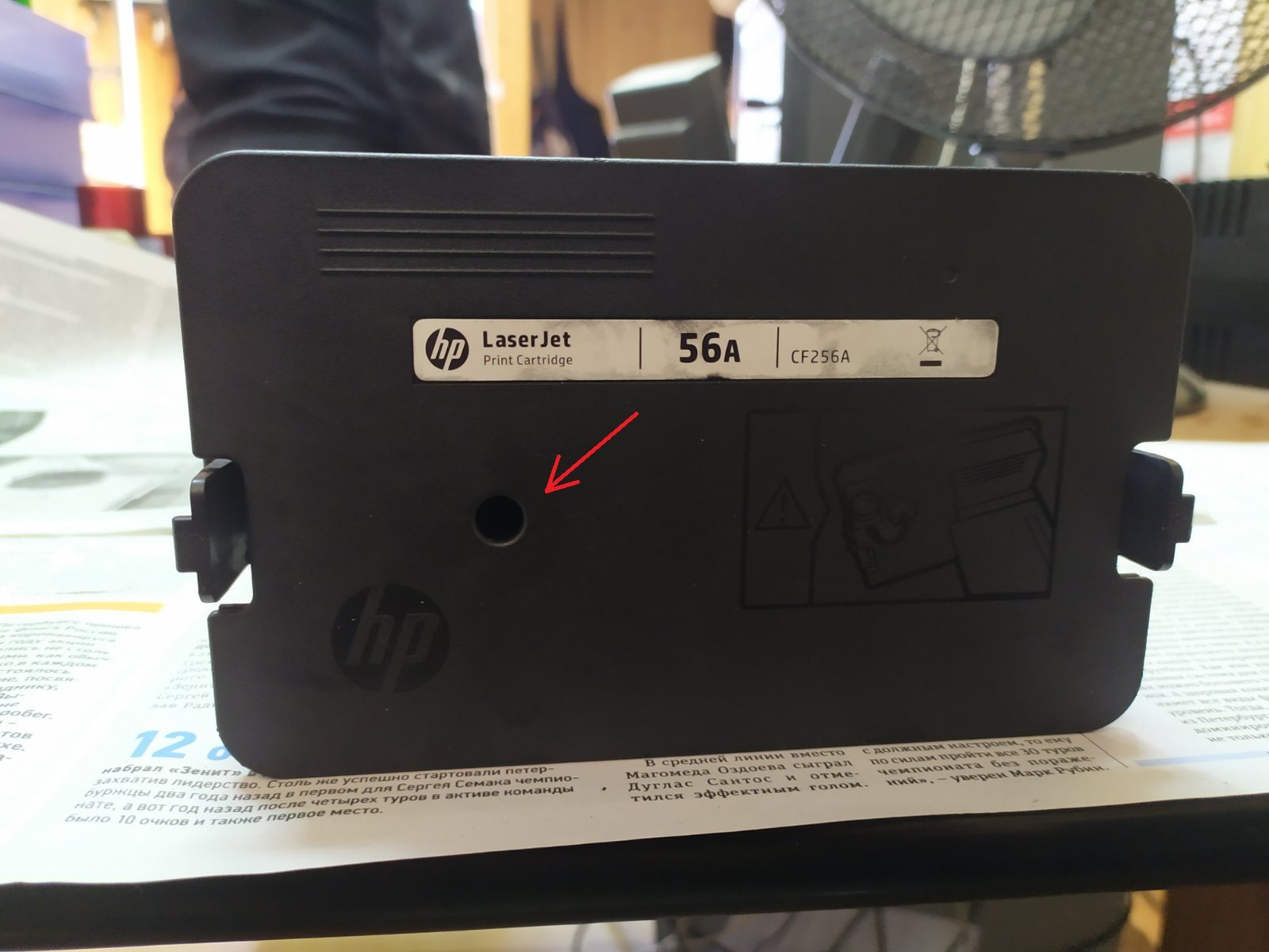 Разборка картриджа HP CF256A — откручивание болта